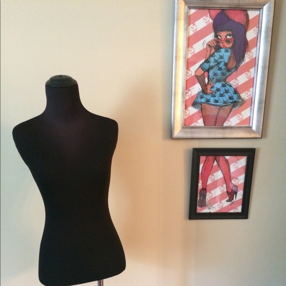 Welcome to Tong Twisted aTTire! - Picture 3 of 5